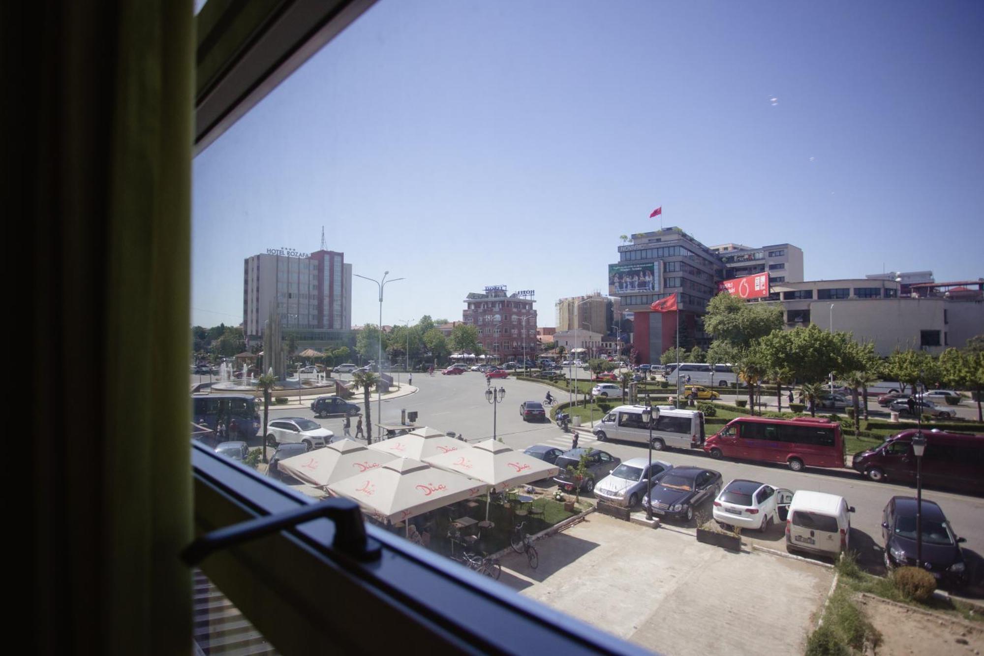 Corner Hostel Shkodër Екстериор снимка